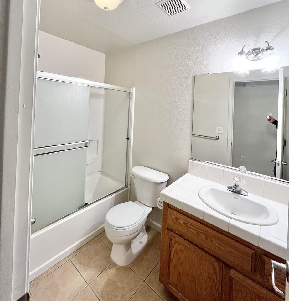 445 Pearl Pl #1 - Photo 5 of 12