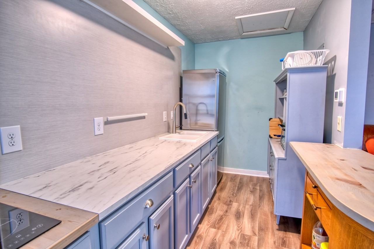 408 S 11th St #1 - Photo 4 of 13