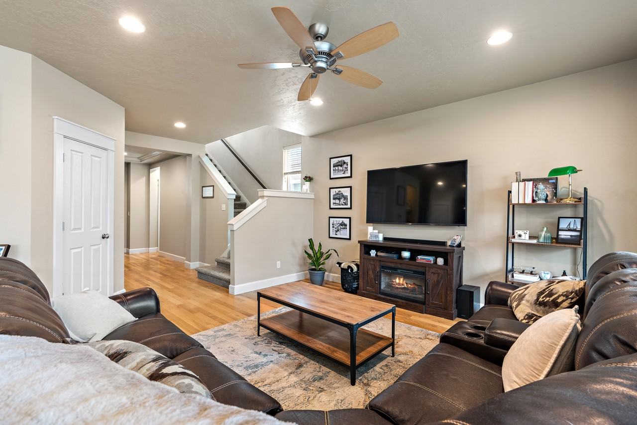 2733 E Decameron Ln #1 - Photo 4 of 36