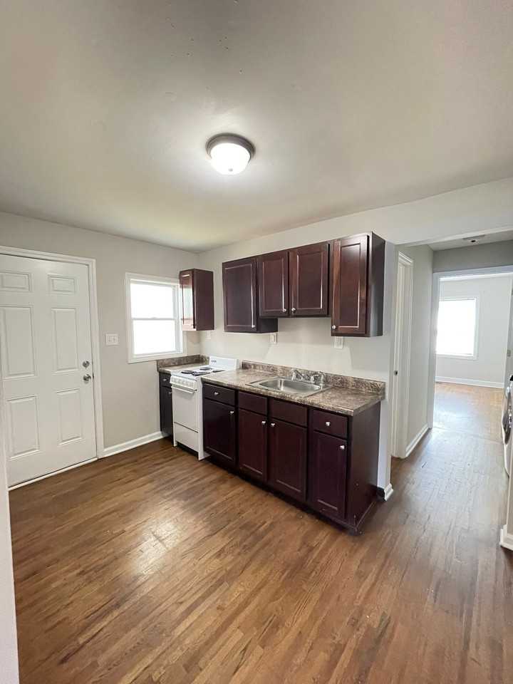 1927 Merriman Ave #1 - Photo 4 of 9