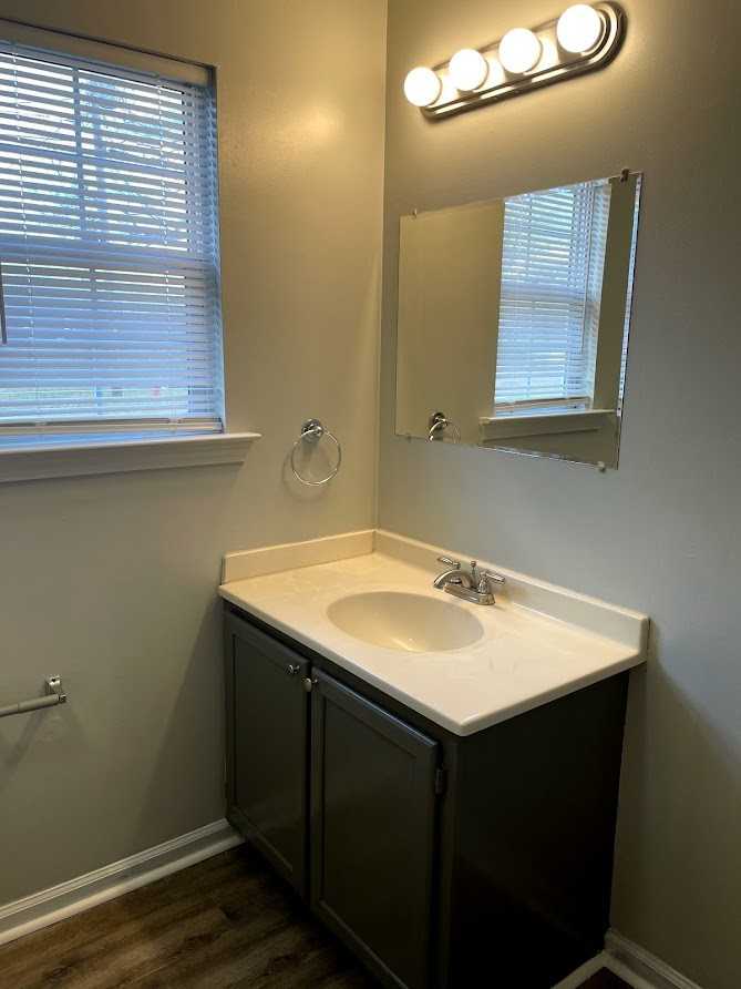 128B N Poole St #B - Photo 3 of 11