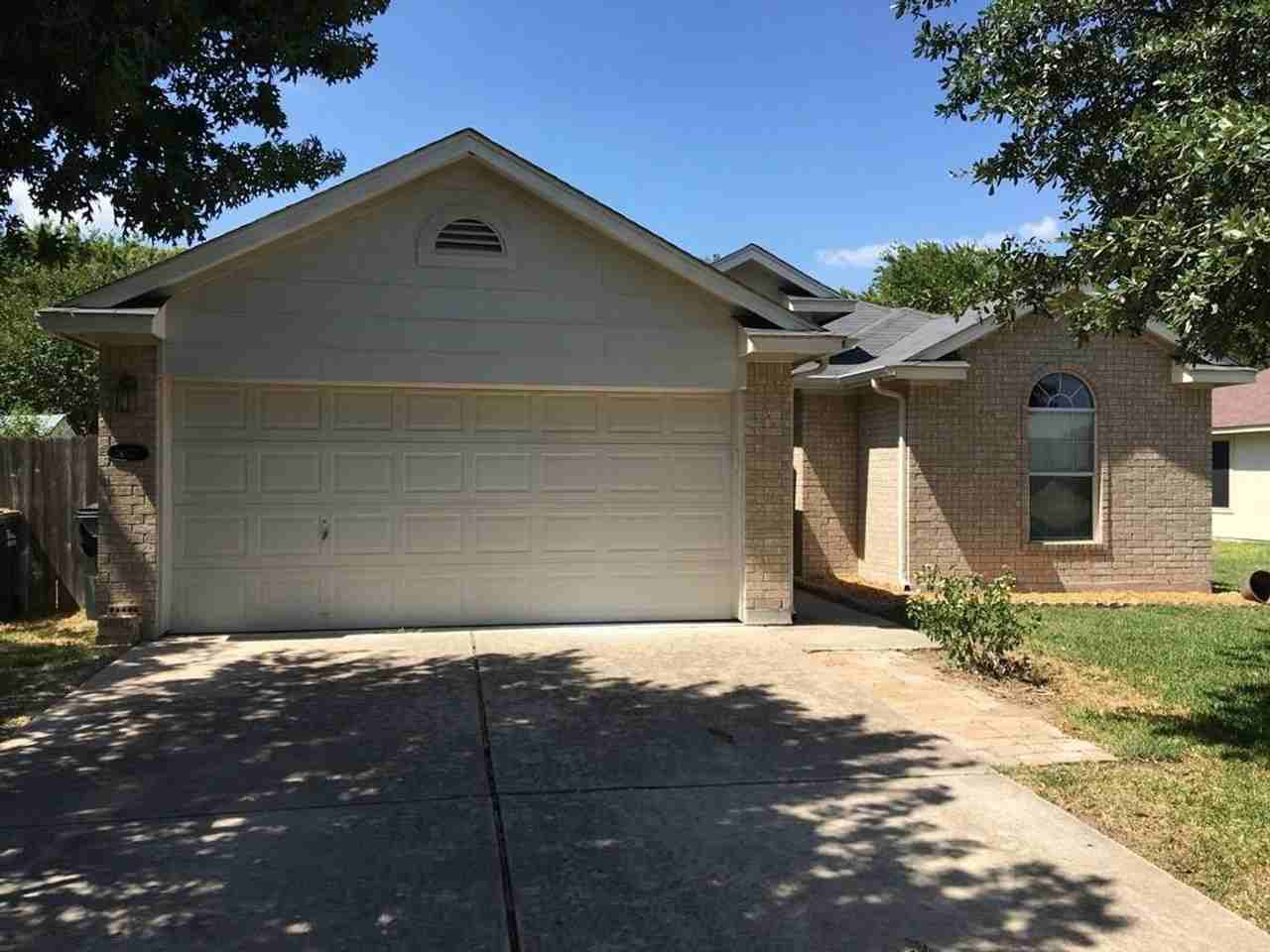 402 Hickory Tree Dr - Photo 2 of 25