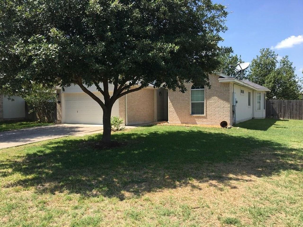 402 Hickory Tree Dr - Photo 3 of 25