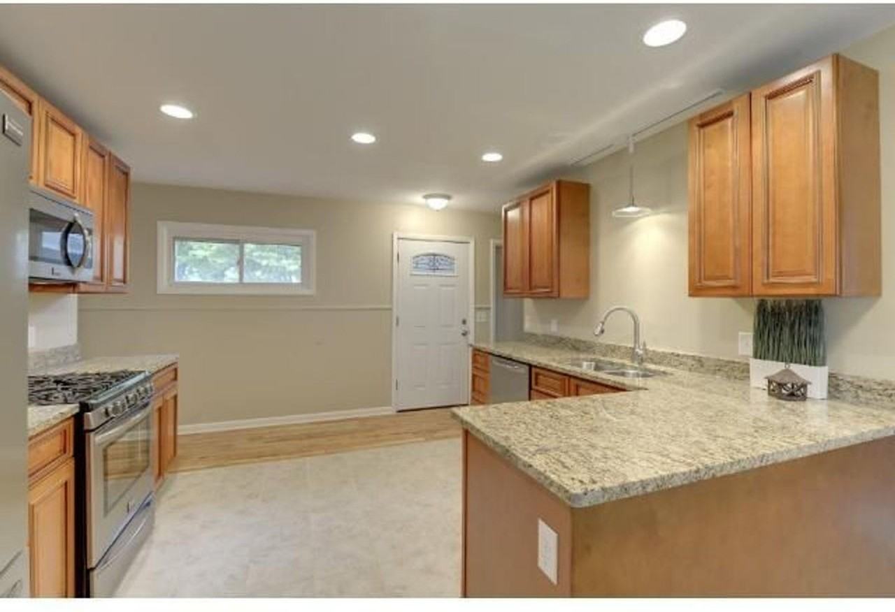 4224 Edgewood Ave N - Photo 3 of 24