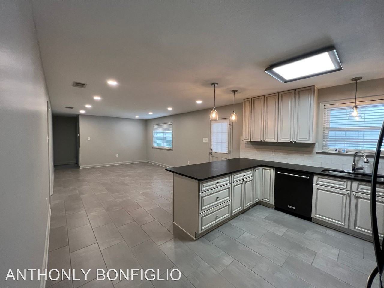 8987 Trinity Ave - Photo 3 of 16