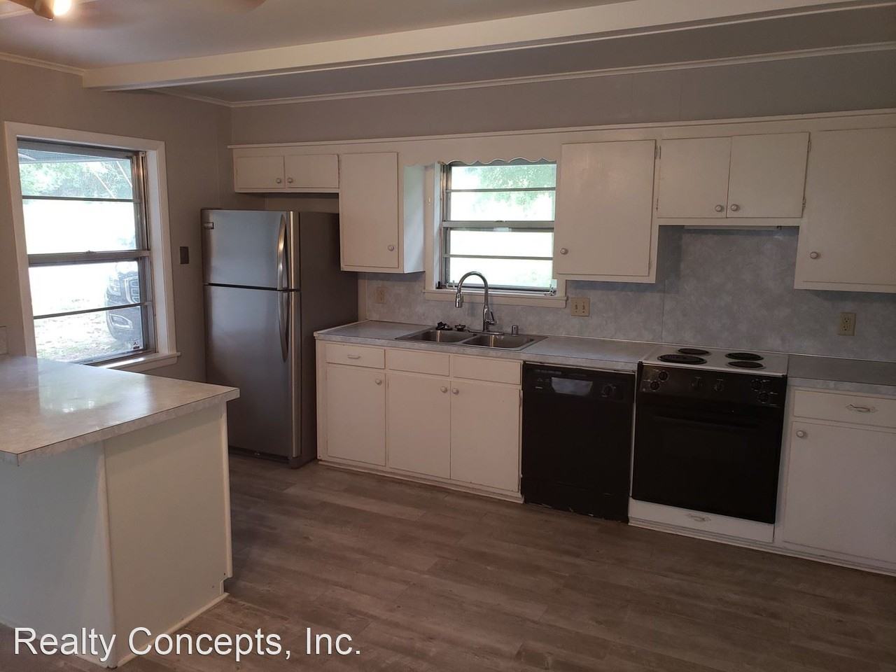 22585 Lakeview Rd - Photo 2 of 9
