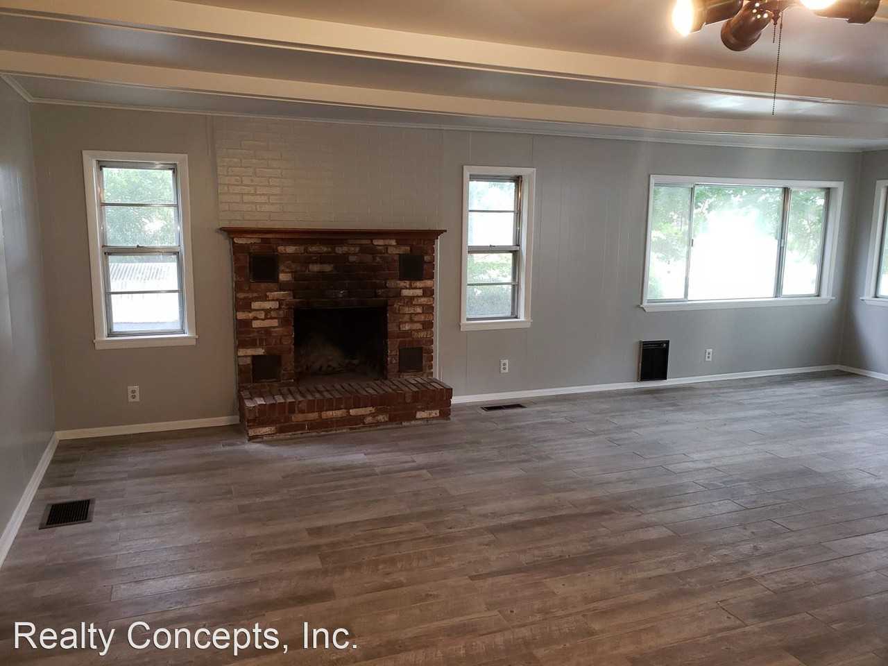 22585 Lakeview Rd - Photo 3 of 9