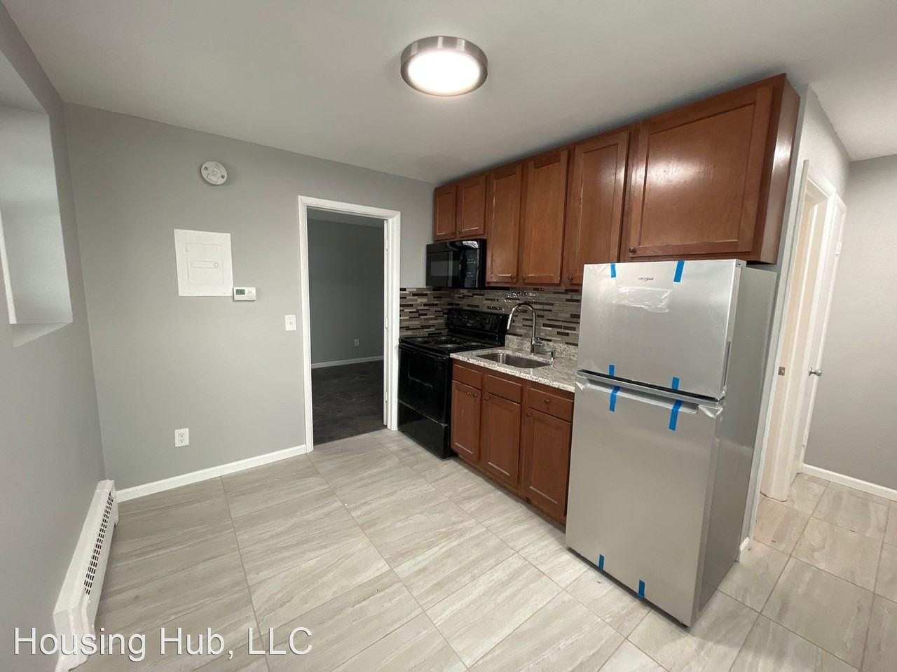 332 Front Ave - Photo 2 of 8
