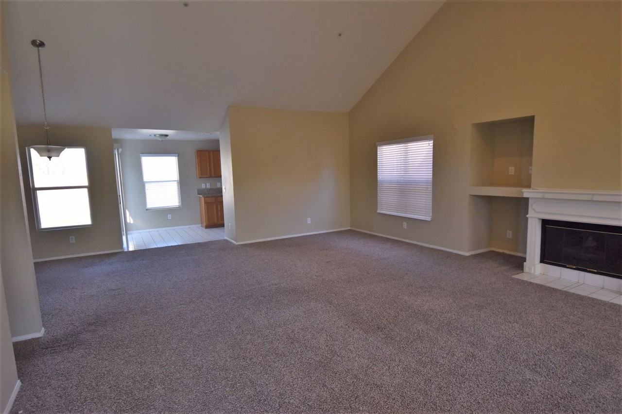 7400 Nye Dr - Photo 3 of 10