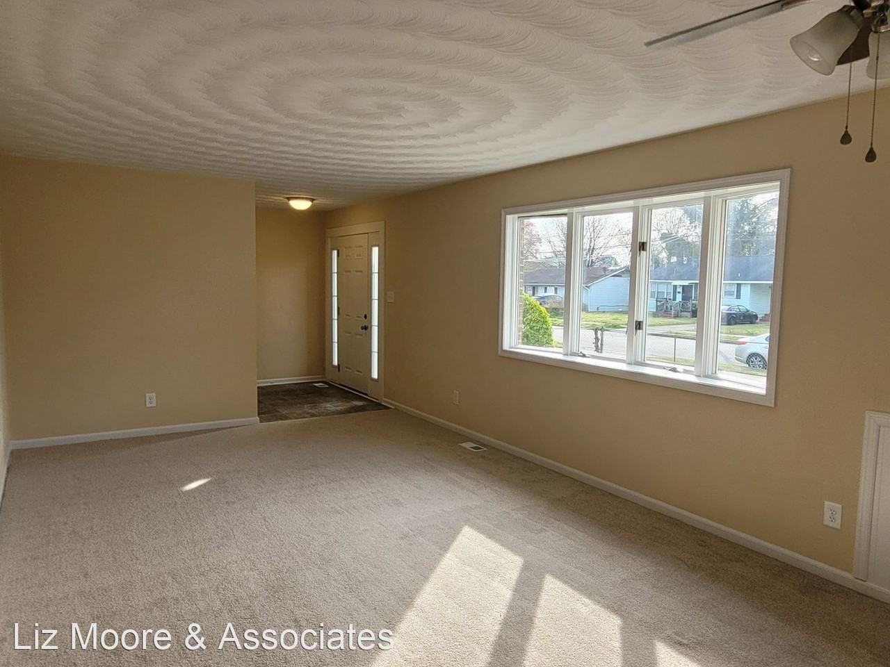 1117 29th St - Photo 2 of 24