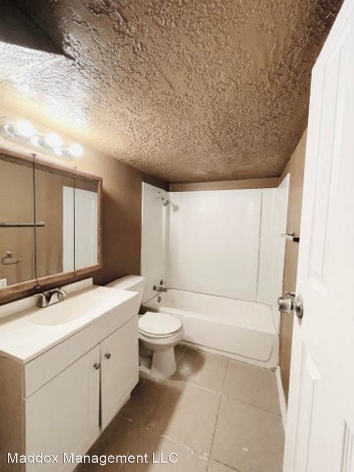 509 Vermont St NE - Photo 2 of 3