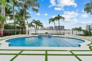 18730 N Bay Rd - Photo 3 of 32