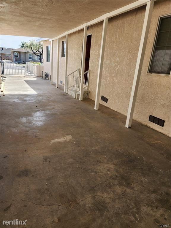 11917 186th St - Photo 2 of 10