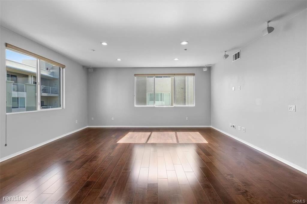 12922 Union Ave #302 - Photo 2 of 7
