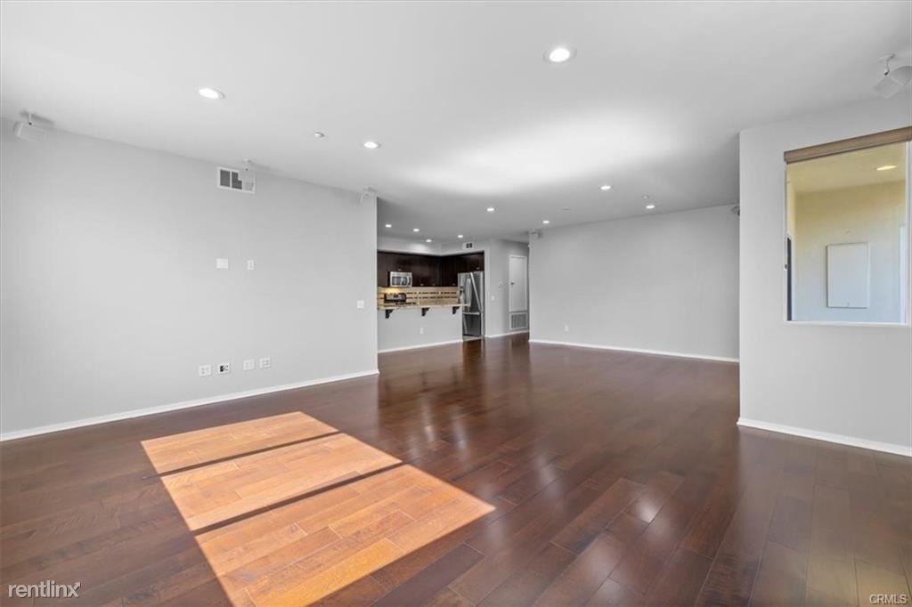 12922 Union Ave #302 - Photo 3 of 7