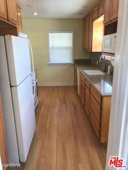 15602 Florwood Ave - Photo 3 of 4