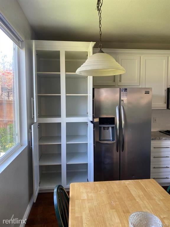 2300 Sarah Ct - Photo 2 of 10