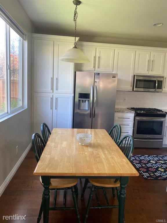 2300 Sarah Ct - Photo 3 of 10