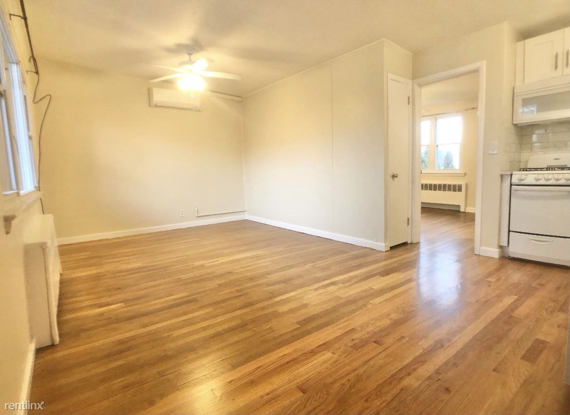 553 Palmer Ave - Photo 3 of 9