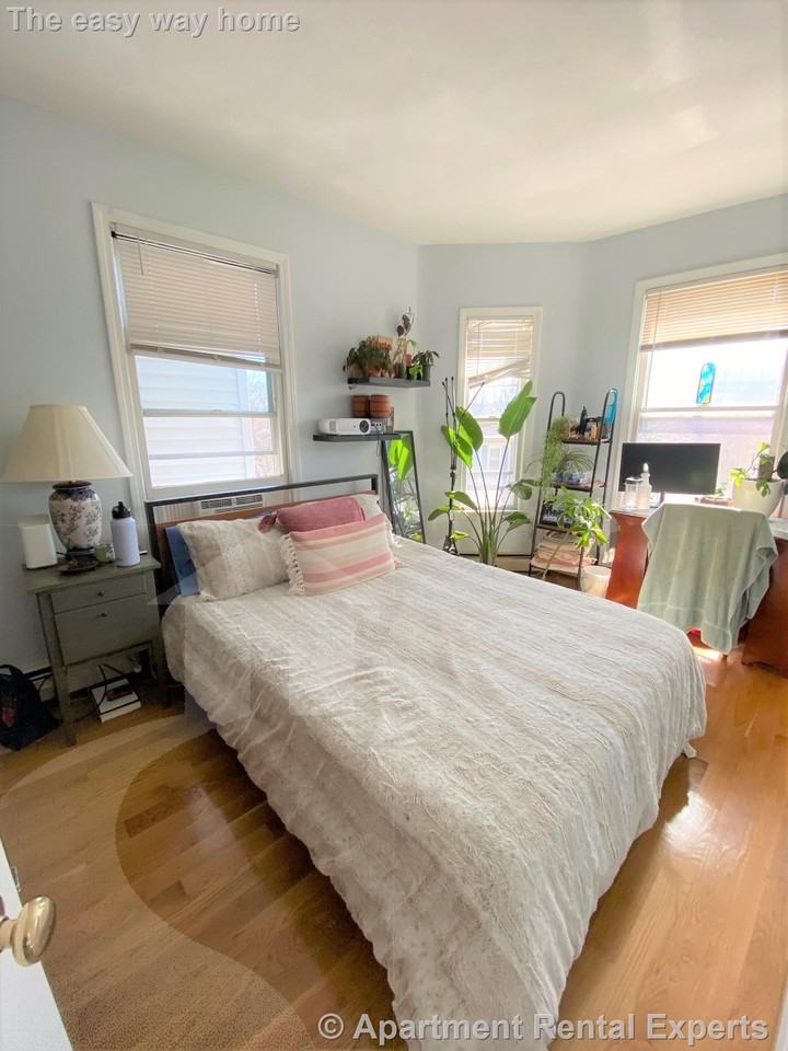 359361 Western Ave #3 - Photo 4 of 12