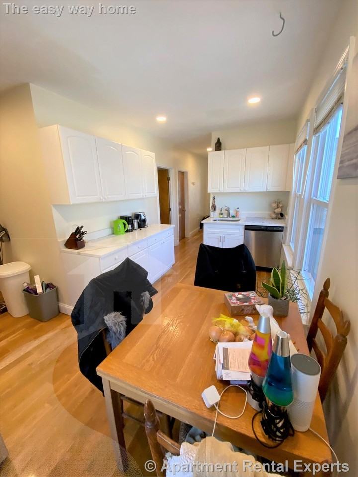 359361 Western Ave #3 - Photo 7 of 12