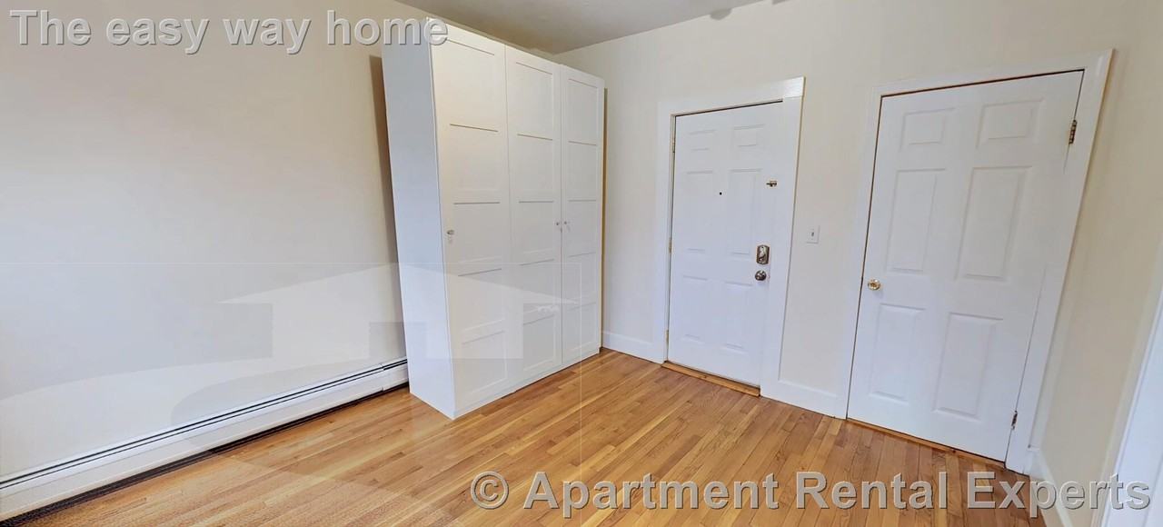 38 Bond St #2R - Photo 5 of 10