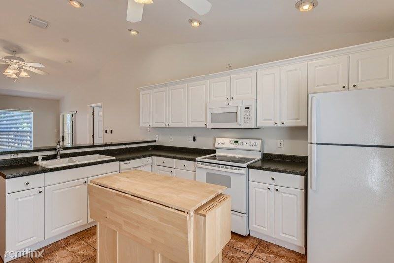 3311 46th St N - Photo 3 of 12