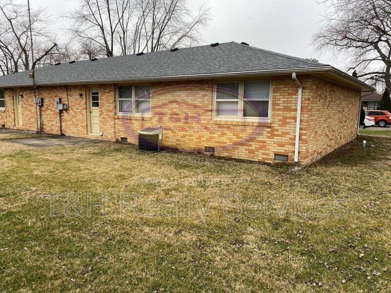 4418 Hilltop Way - Photo 3 of 17