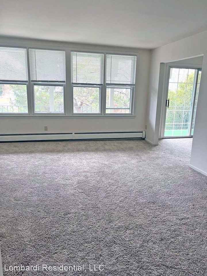 923 Washington St - Photo 2 of 5