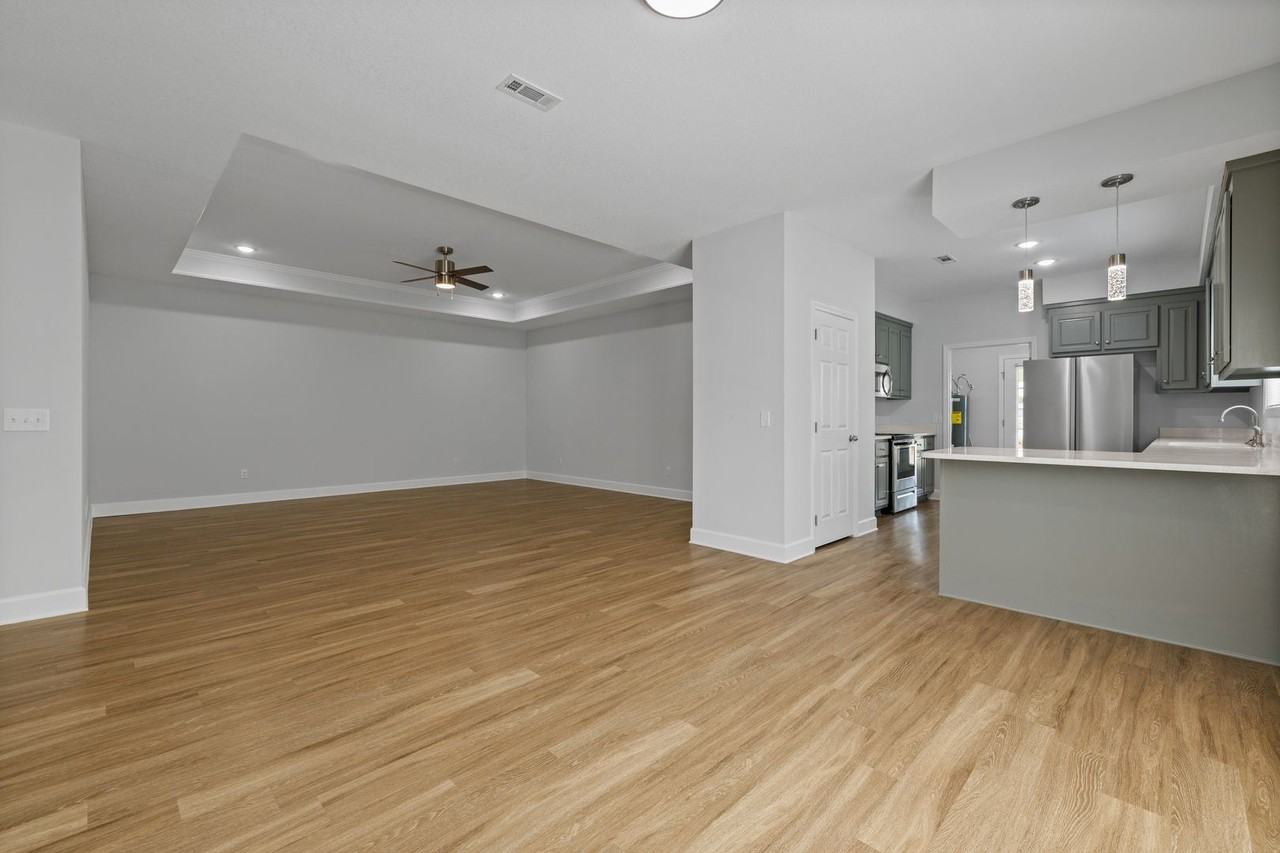 166 Wingate Ave - Photo 2 of 15