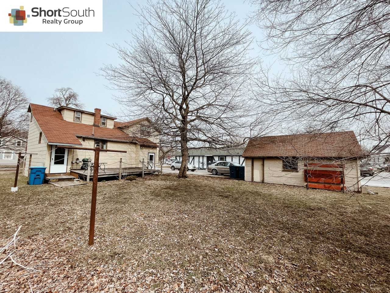 826 Pennoyer Ave - Photo 3 of 3