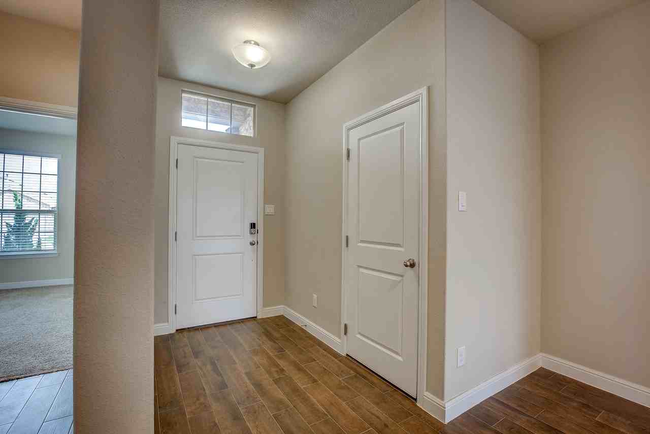820 Greenford Mnr - Photo 5 of 50