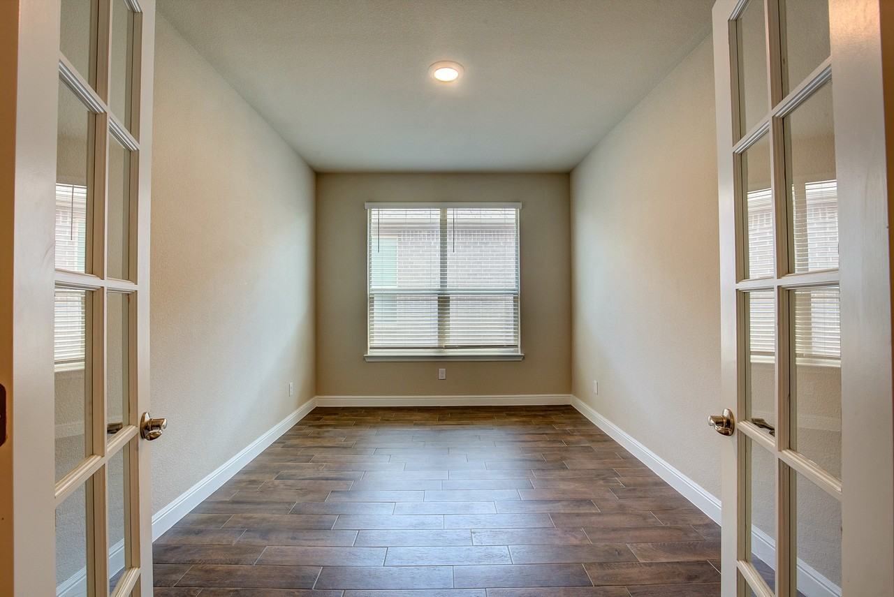 820 Greenford Mnr - Photo 6 of 50