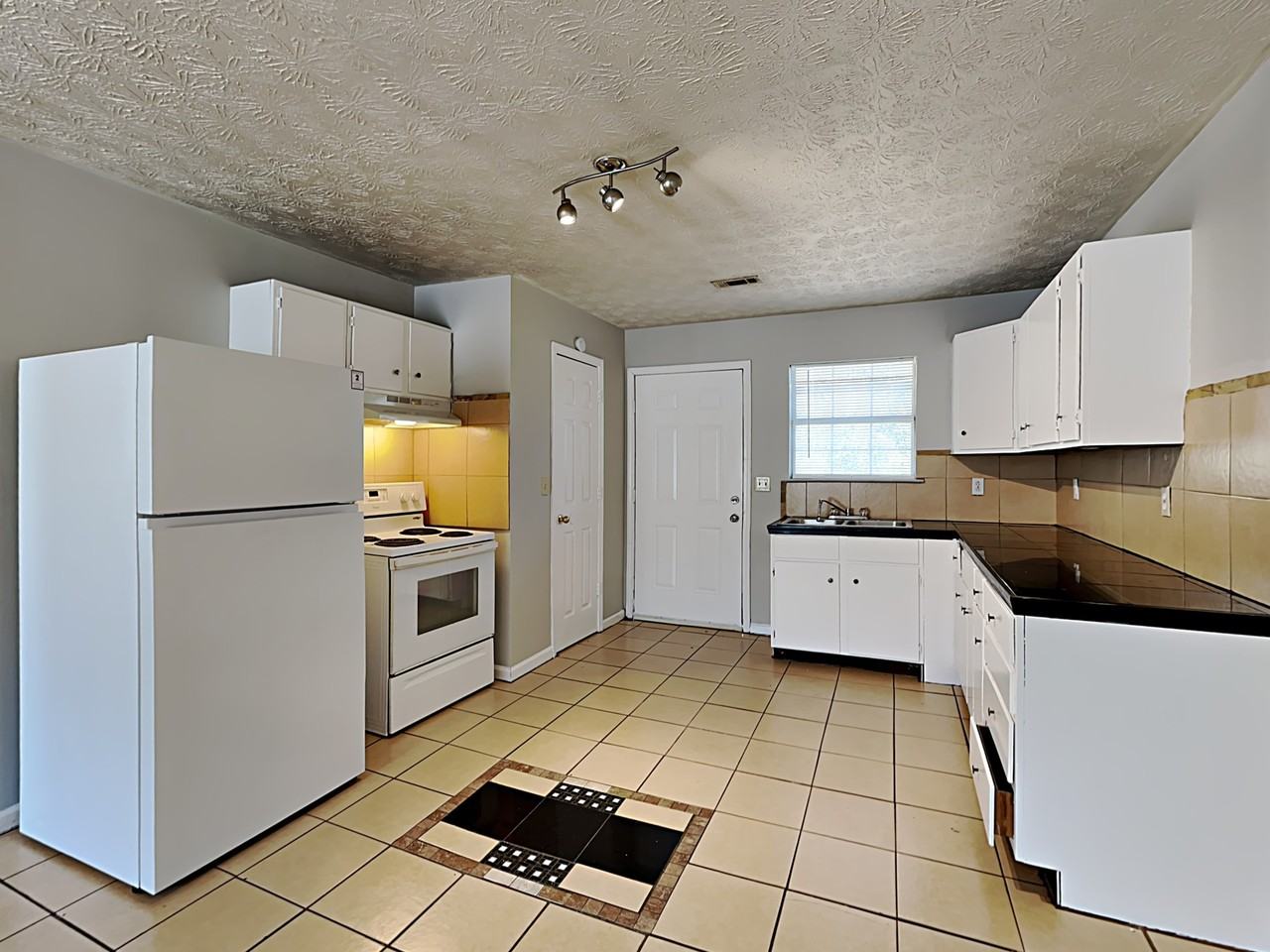 6114 Green Acres Dr Sw - Photo 3 of 12