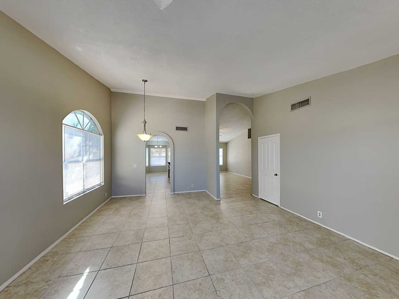 4845 E Hobart St - Photo 3 of 20