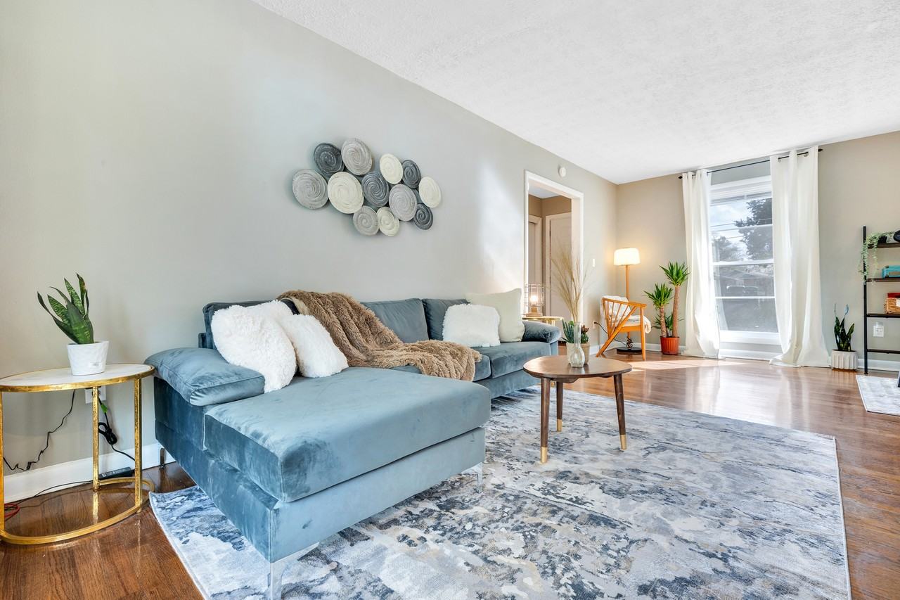 2042 Barberrie Ln #1 - Photo 3 of 9