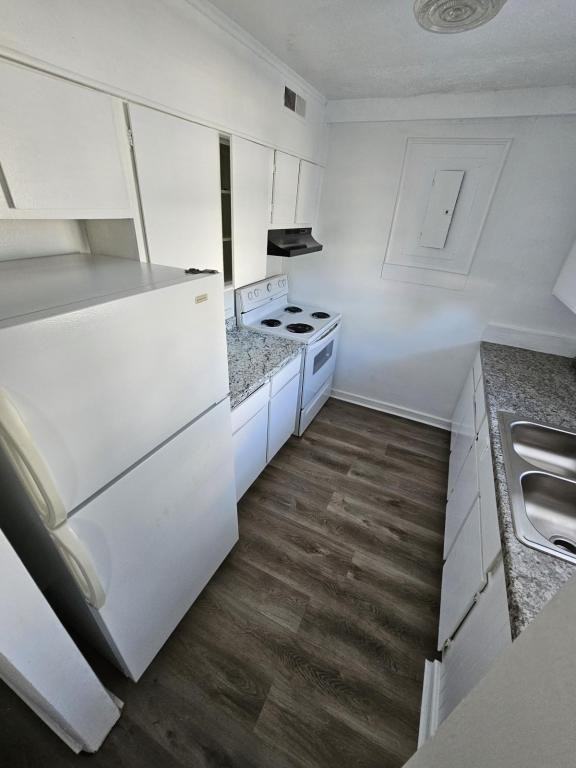 1948 Washington St Apt E2 - Photo 4 of 12