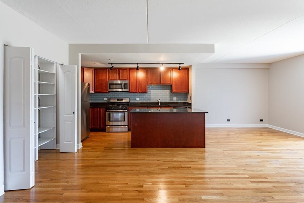 21 Kristin - Photo 2 of 15