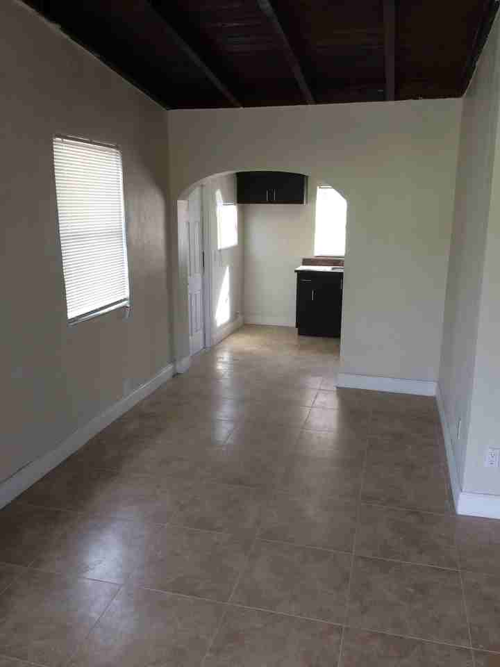 3701 Southwest 48th Avenue - Photo 5 of 24