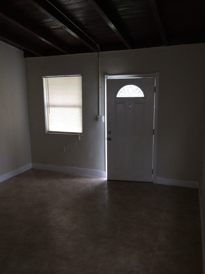 3701 Southwest 48th Avenue - Photo 6 of 24