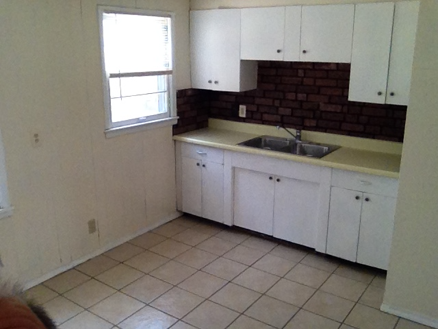 2130 Se Ohio Ave - Photo 2 of 8