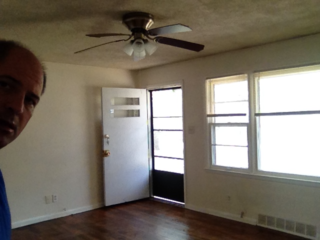 2130 Se Ohio Ave - Photo 3 of 8