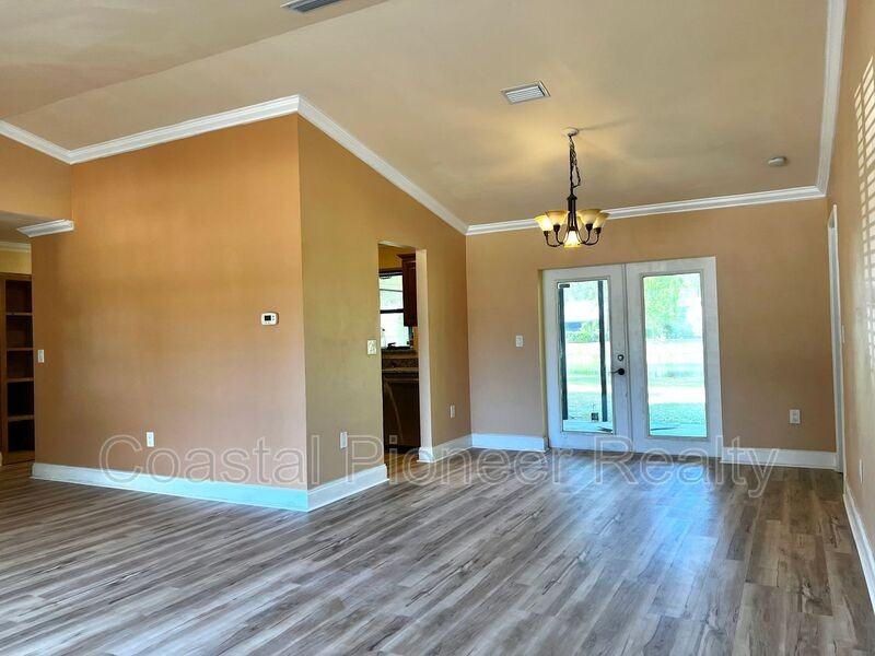 3233 Oakwood Pl - Photo 3 of 15