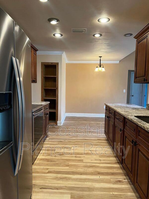 3233 Oakwood Pl - Photo 4 of 15