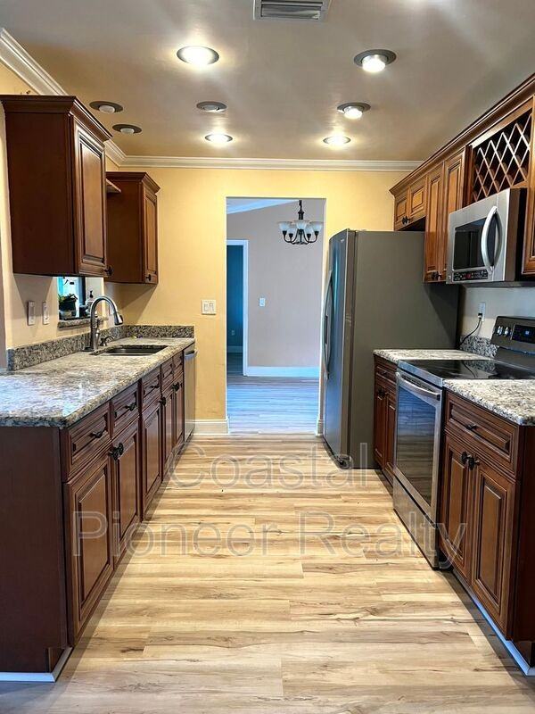 3233 Oakwood Pl - Photo 5 of 15