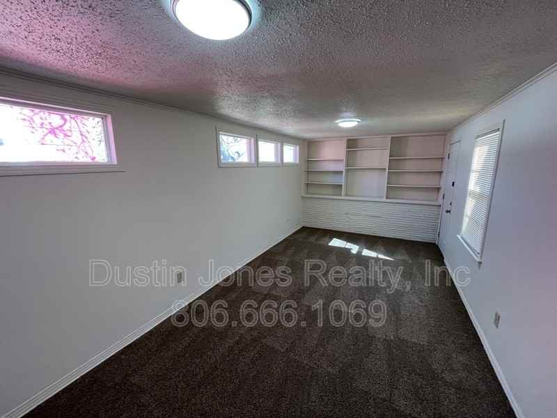 2710 37th St - Photo 7 of 9