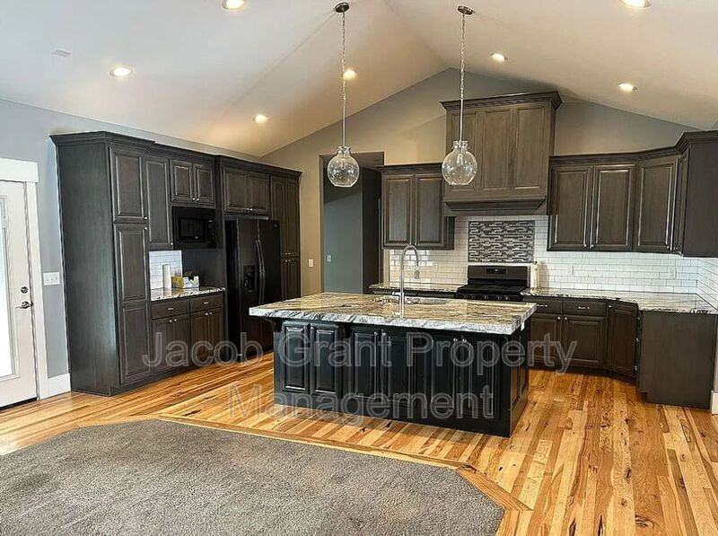 5319 Eaglewood Dr - Photo 2 of 15