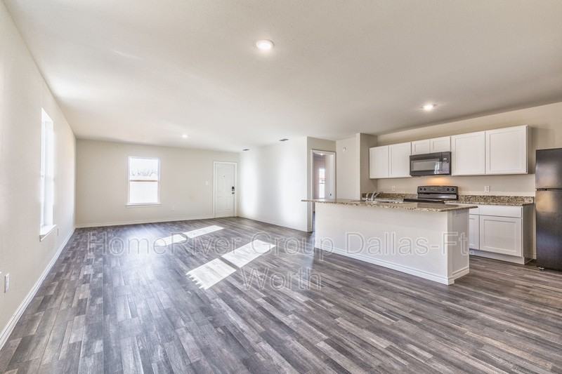 423 Shorty St - Photo 2 of 28