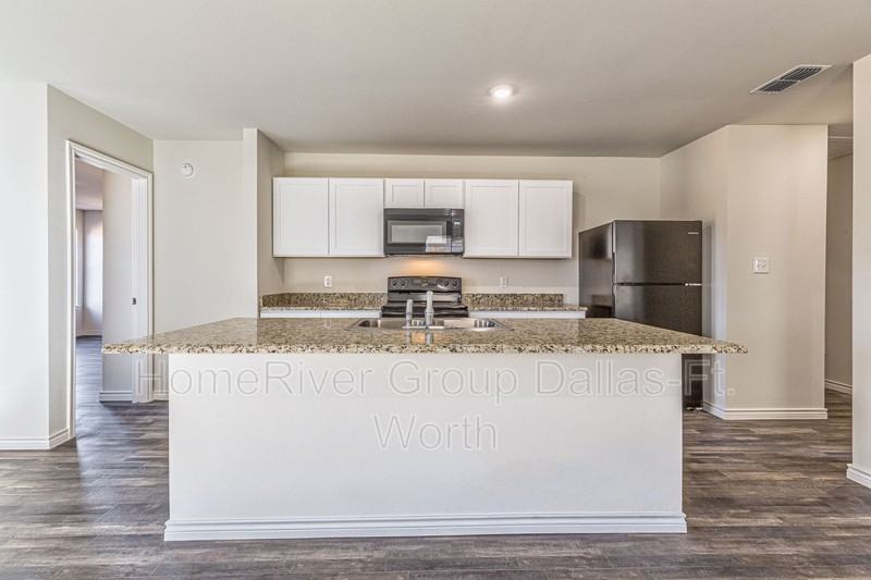 423 Shorty St - Photo 3 of 28