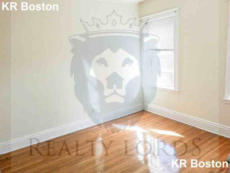 Warren St. & Commonwealth Ave #14 - Photo 5 of 19